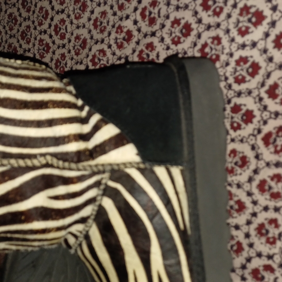 Unique cow hair uggs - Picture 5 of 5